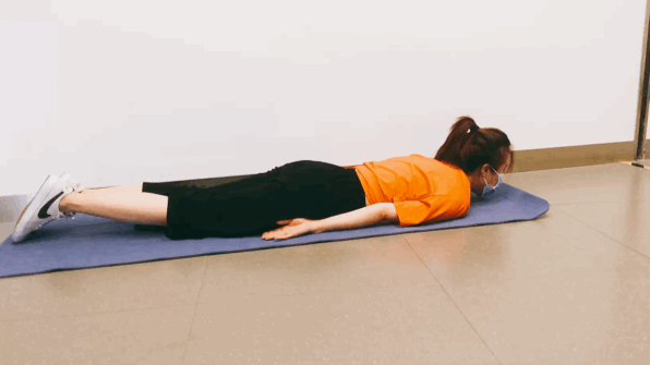 侧卧位,左右腿交替做外展运动.